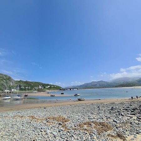Luxury 4 Bedroom Seaside Apartment - Glan Y Werydd House Бармут Екстериор снимка