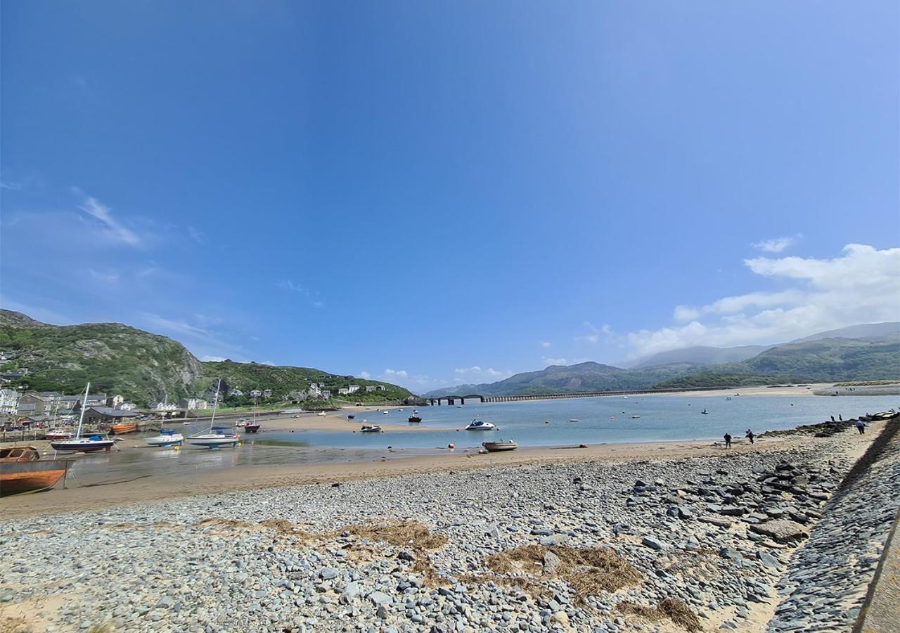 Luxury 4 Bedroom Seaside Apartment - Glan Y Werydd House Бармут Екстериор снимка