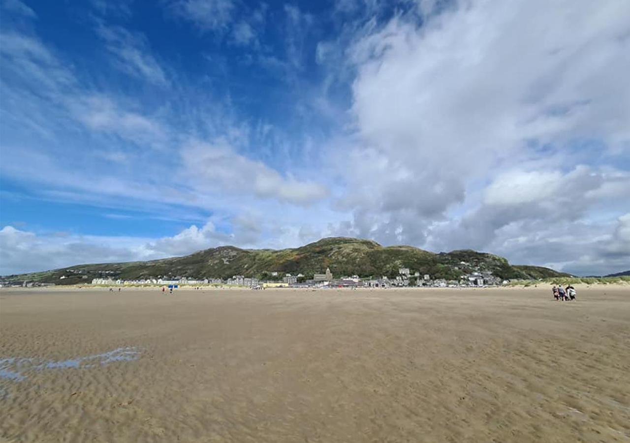 Luxury 4 Bedroom Seaside Apartment - Glan Y Werydd House Бармут Екстериор снимка
